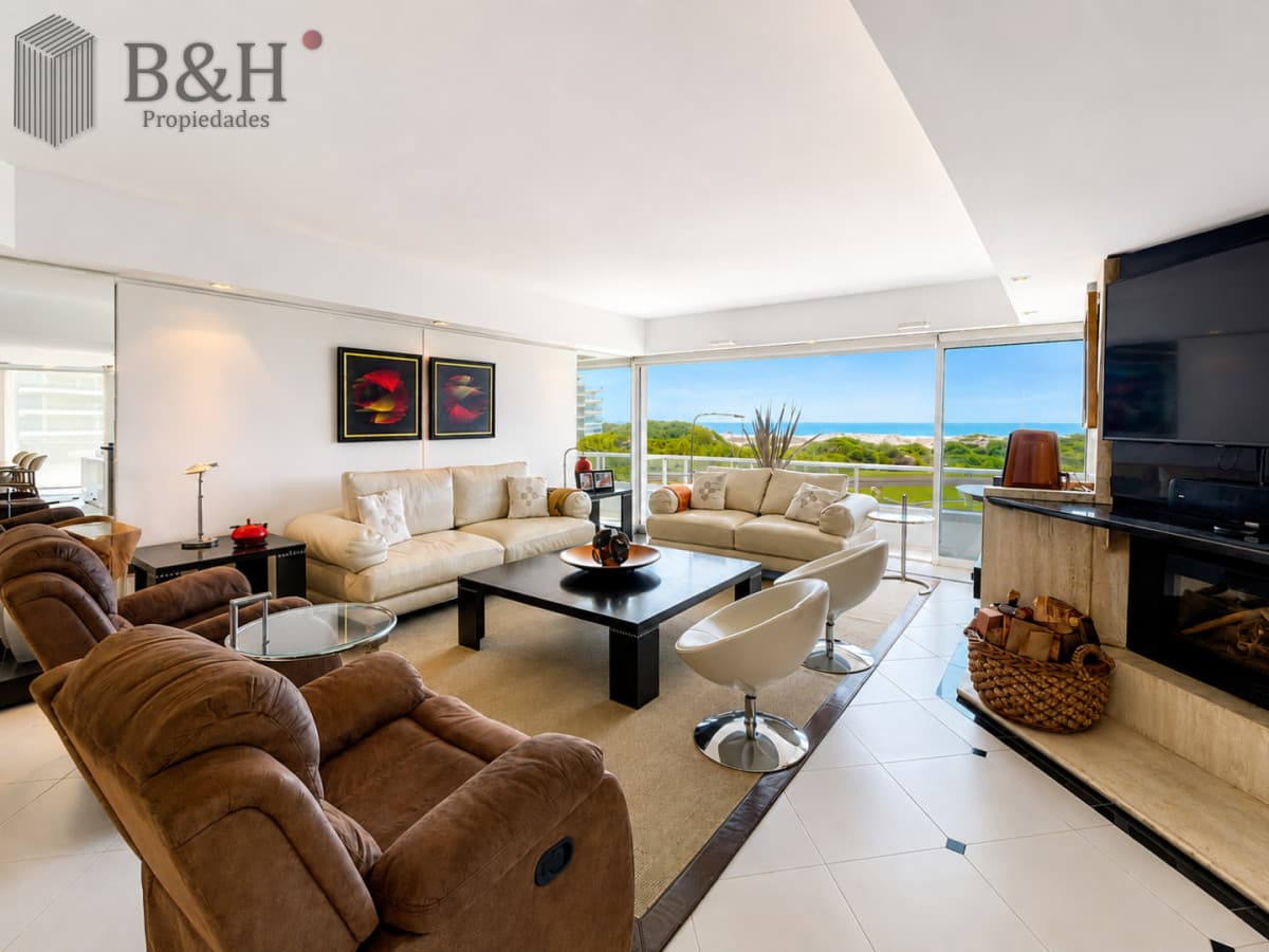Exclusivo Apartamento Frente al Mar en Playa Brava, 4 Dormitorios