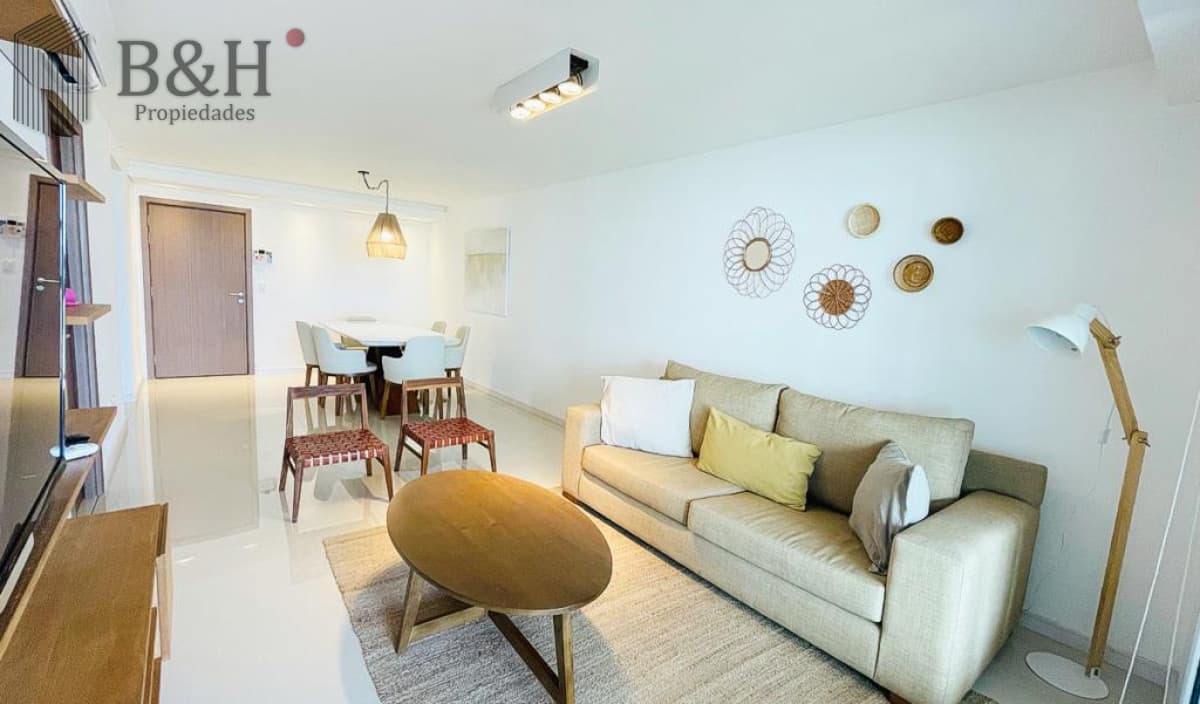 Apartamento de 3 Dormitorios con Parrillero en playa Brava, Punta del Este