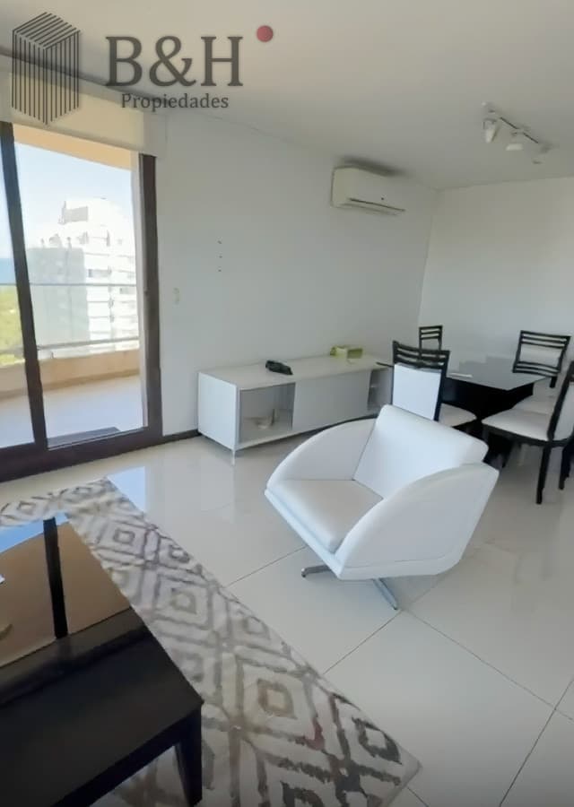Apartamento moderno de 2 Dormitorios en Alquiler Anual sobre Roosevelt Punta del Este