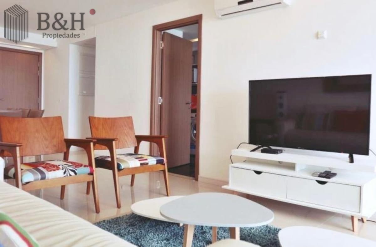 Apartamento piso alto con Vista de 3 Dormitorios y Parrillero en Playa Brava, Punta del Este