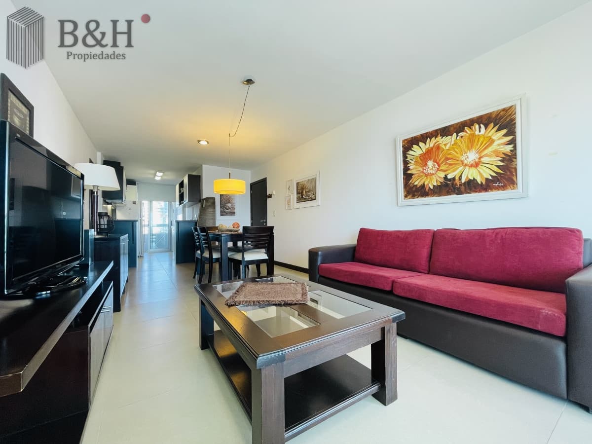 Apartamento con Vista al Mar de 2 Dormitorios a Una Cuadra de la Playa, Punta del Este