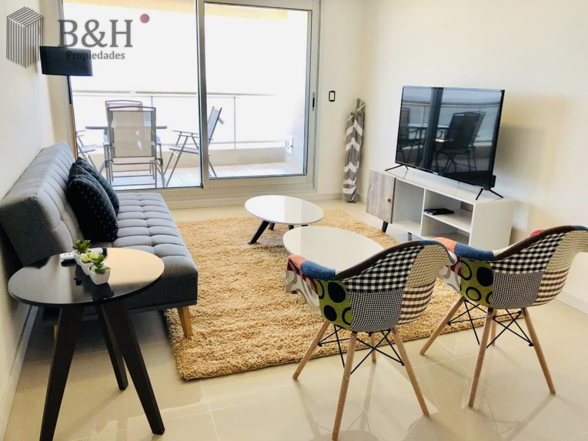 Venta y Alquiler temporario de apartamento de dos dormitorios con parrillero de uso exclusivo, Playa Brava, Punta del Este