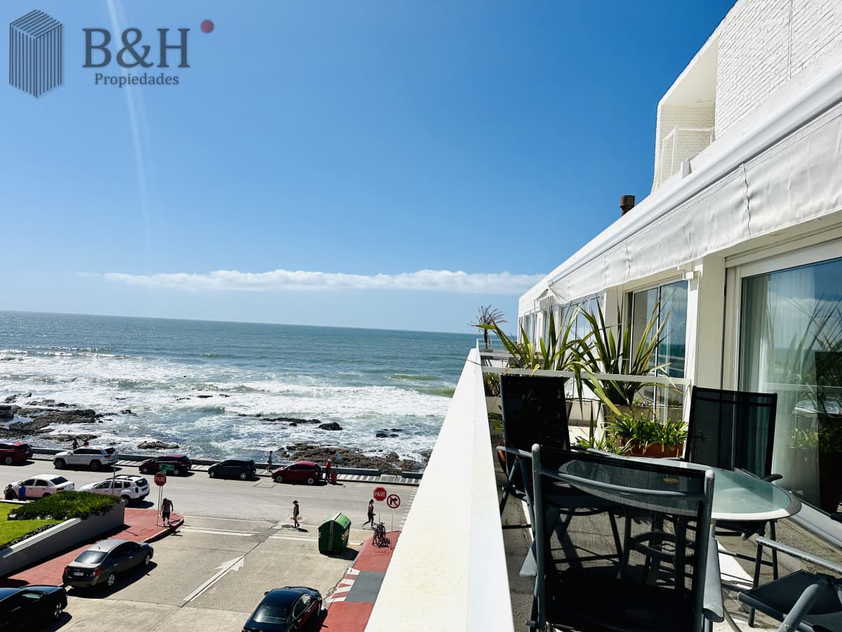 Alquiler y venta de apartamento con vista al Mar en Península de 3 dormitorios mas dependencia