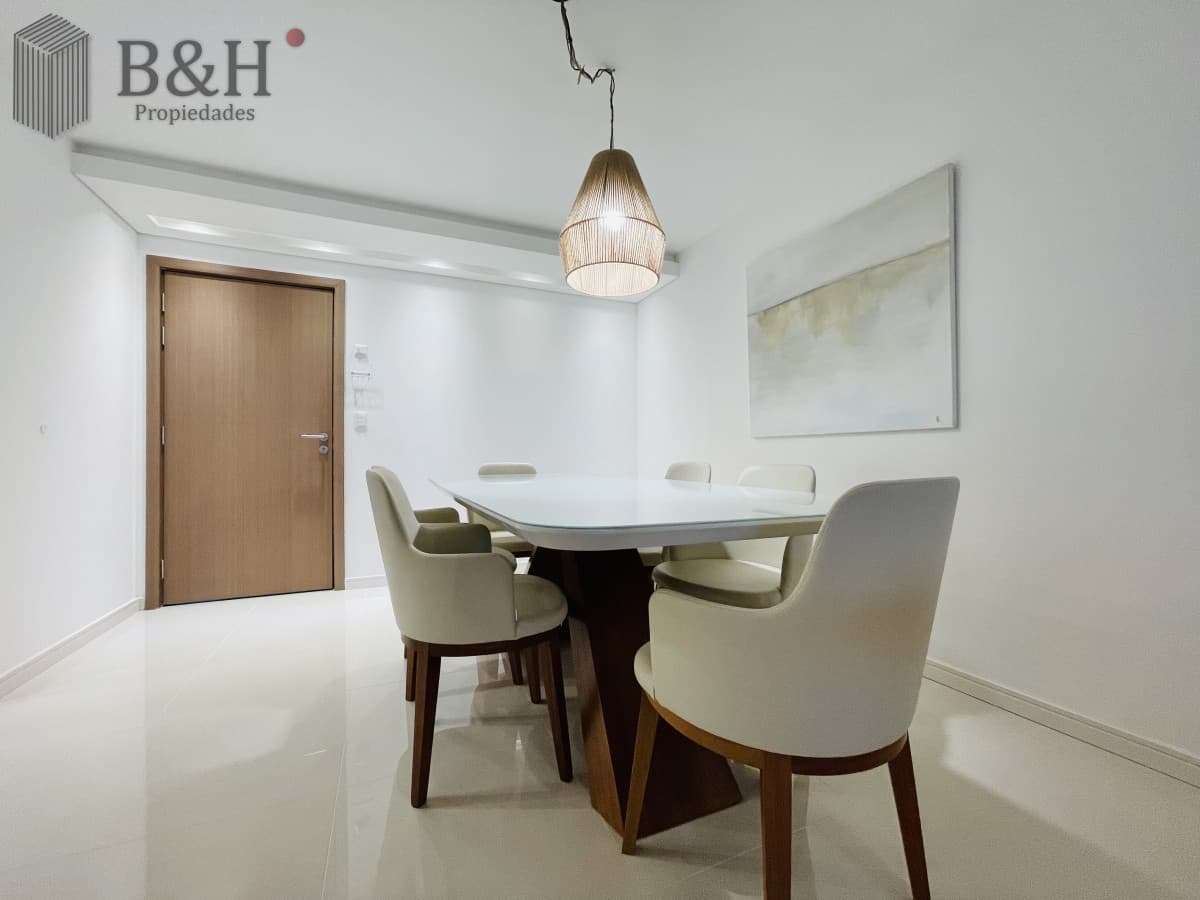 Apartamento de 3 Dormitorios con Parrillero en playa Brava, Punta del Este