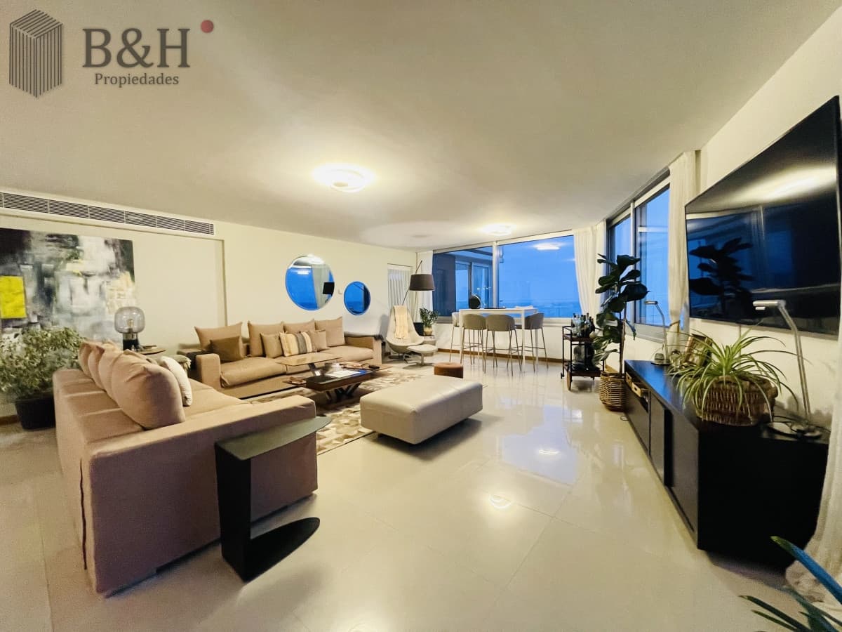 Moderno Apartamento Frente Al Mar, 3 Dormitorios y Dependencia