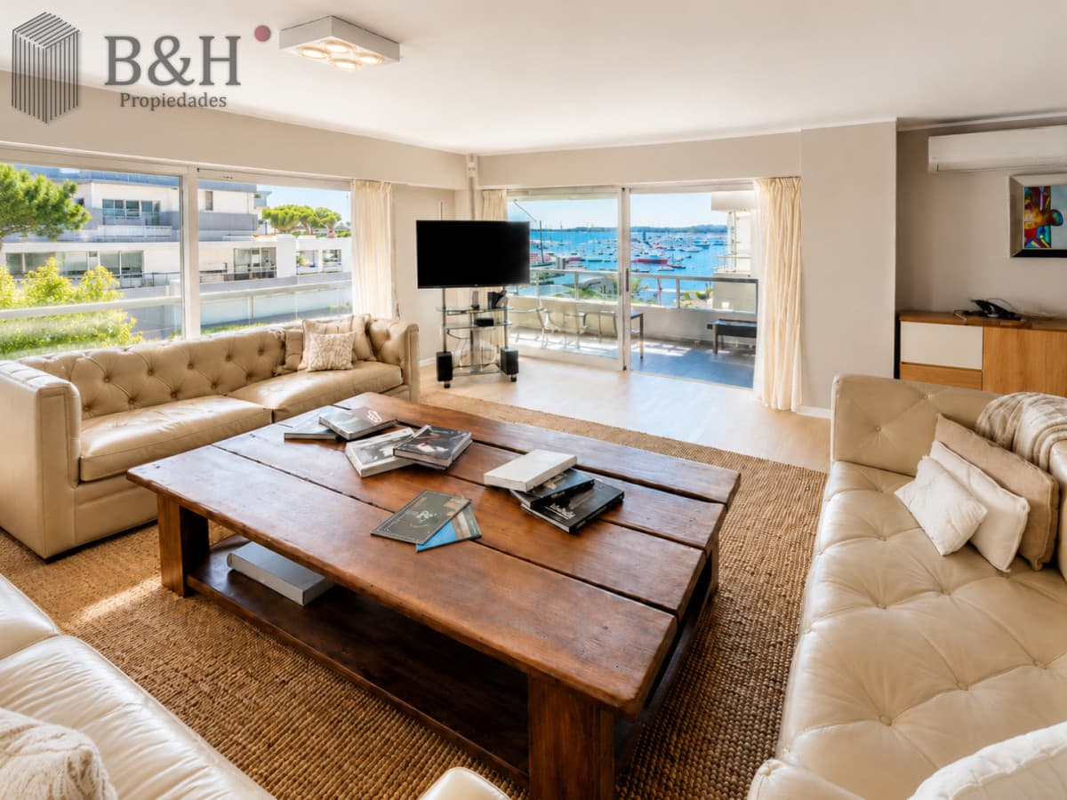 Espectacular Apartamento de 3 Dormitorios en Península de Punta del Este. En Venta y Alquiler Anual