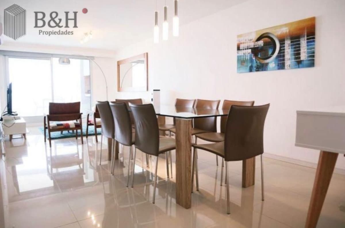 Apartamento piso alto con Vista de 3 Dormitorios y Parrillero en Playa Brava, Punta del Este