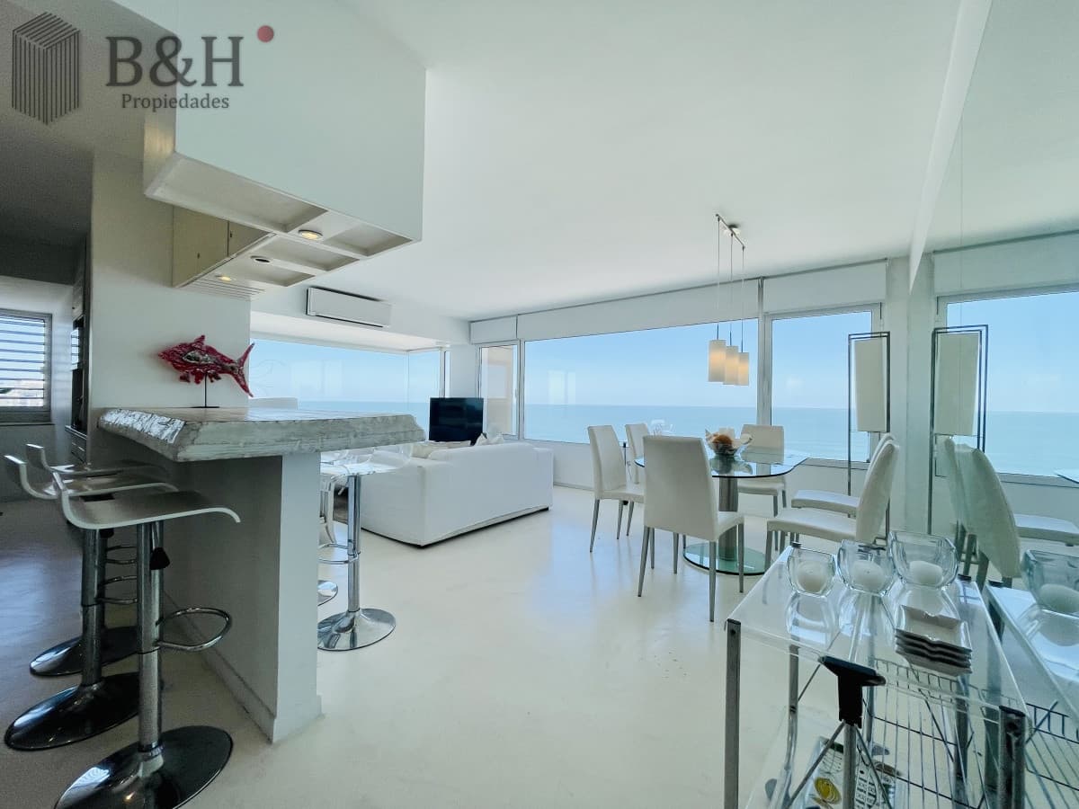 Alquiler temporario de maravilloso departamento piso alto de tres dormitorios, Peninsula, Punta del Este