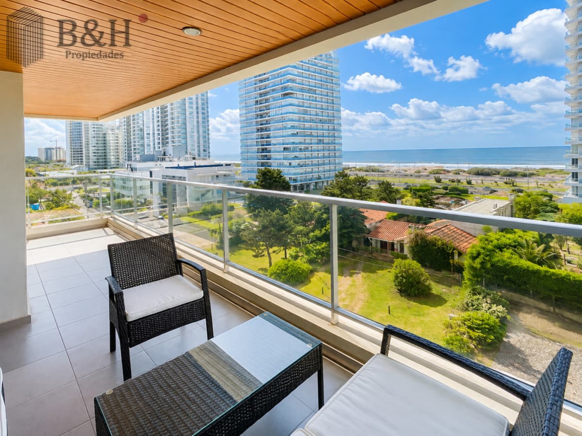 Apartamento de 2 Dormitorios a Pocos Metros de Playa Brava, Punta del Este