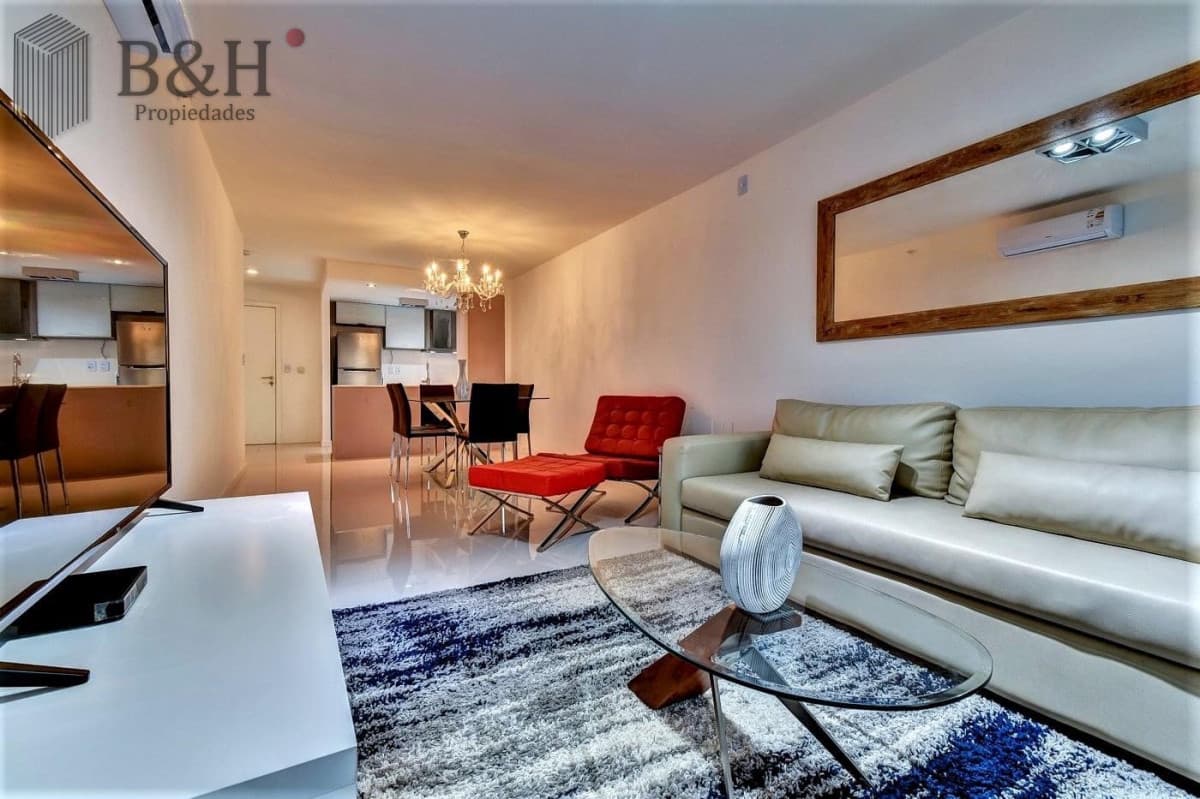 Alquiler temporario de apartamento de dos dormitorios con dos baños a pasos de la Playa y centro comercial, Punta del Este