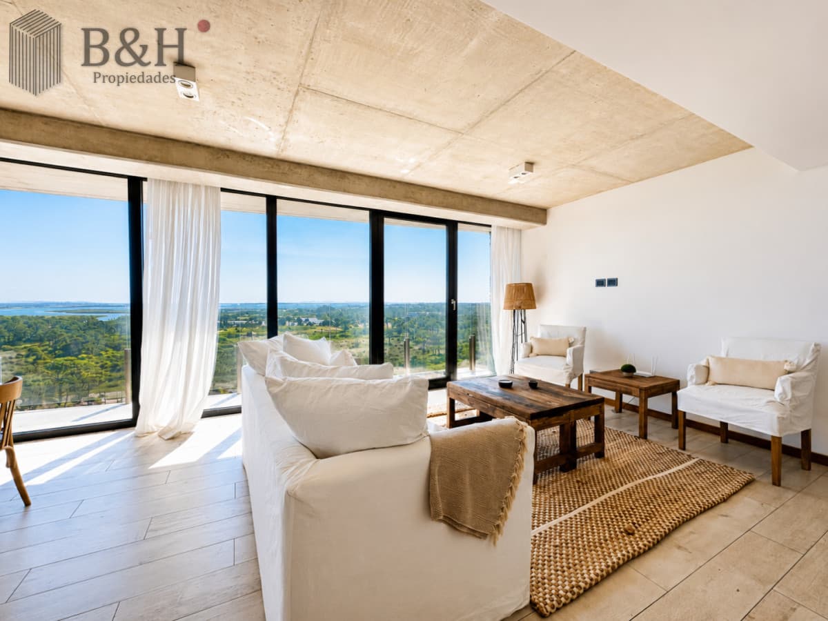 Venta de Apartamento de 1 Dormitorio en suite piso alto de Torre Surfside Village, Punta del Este