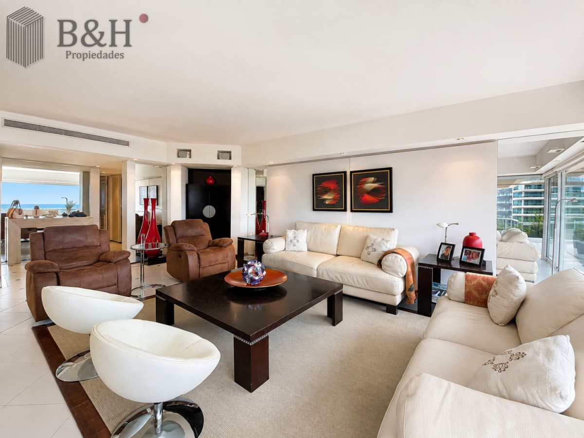 Exclusivo Apartamento Frente al Mar en Playa Brava, 4 Dormitorios