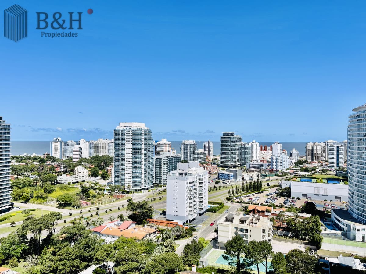 Apartamento de 2 Dormitorios con Parrillero propio, Playa Mansa Punta del Este