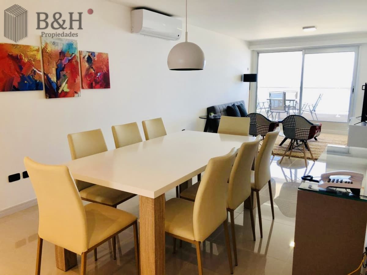 Venta y Alquiler temporario de apartamento de dos dormitorios con parrillero de uso exclusivo, Playa Brava, Punta del Este