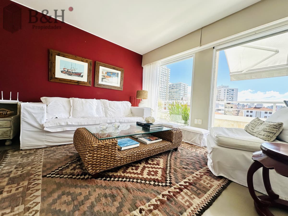 Alquiler y venta de apartamento con vista al Mar en Península de 3 dormitorios mas dependencia