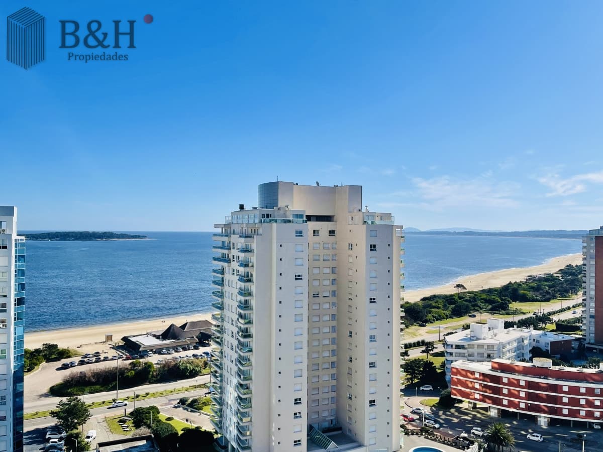 Apartamento con Vista al Mar de 2 Dormitorios a Una Cuadra de la Playa, Punta del Este