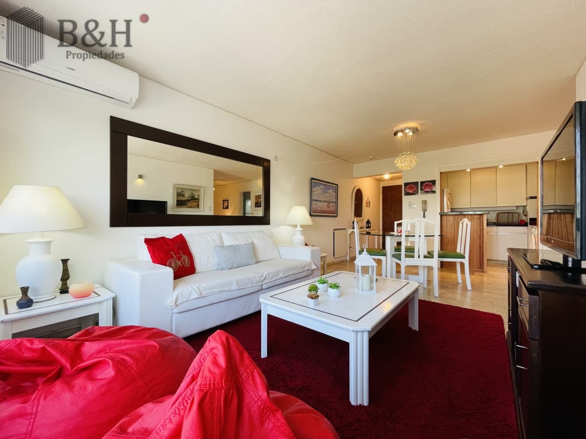 Alquiler Anual Apartamento de 1 Dormitorio y Medio en la Península, Punta del Este