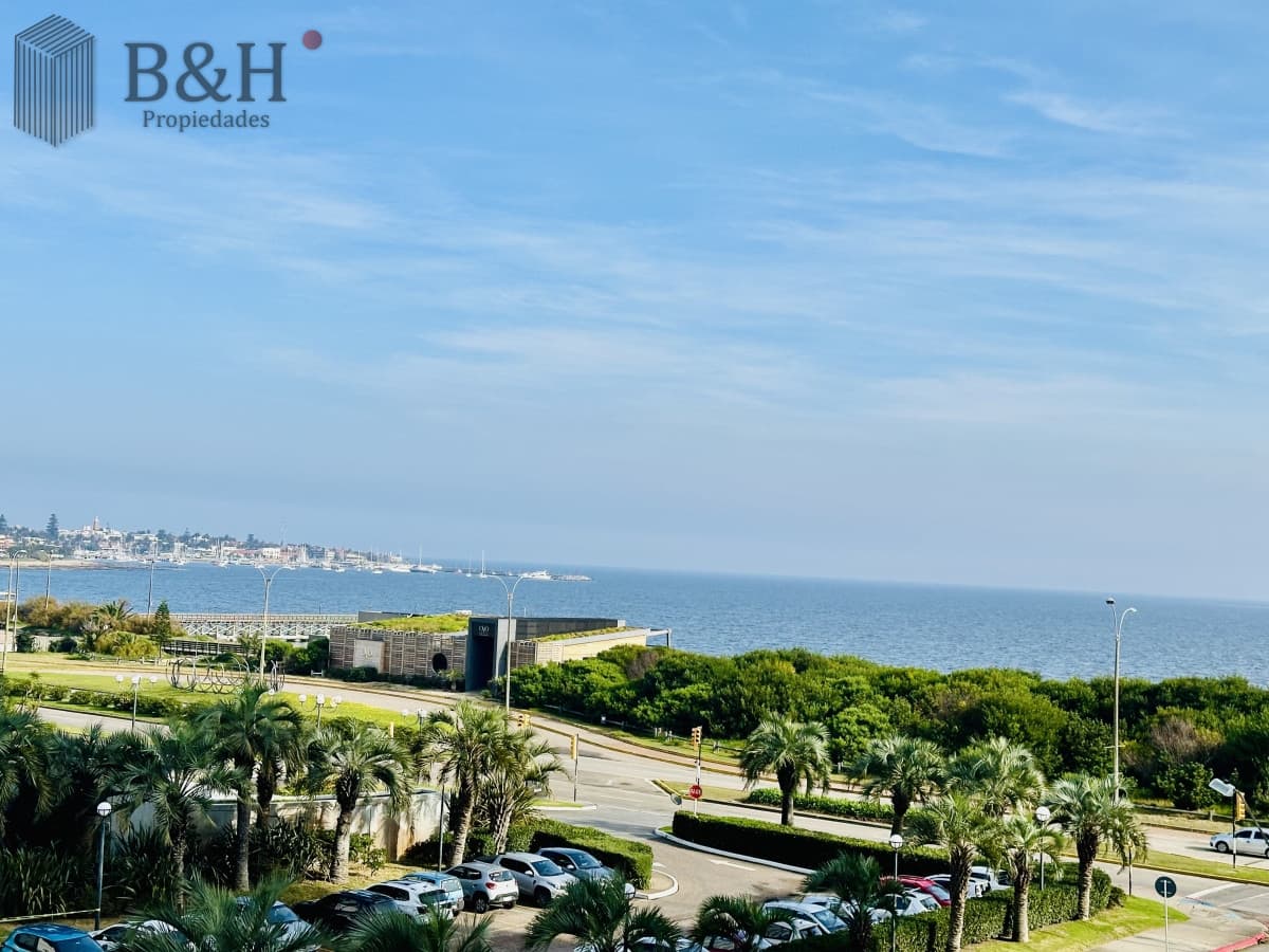 Alquiler temporal de apartamento nuevo de un dormitorio a pasos del Mar en playa Mansa zona Enjoy