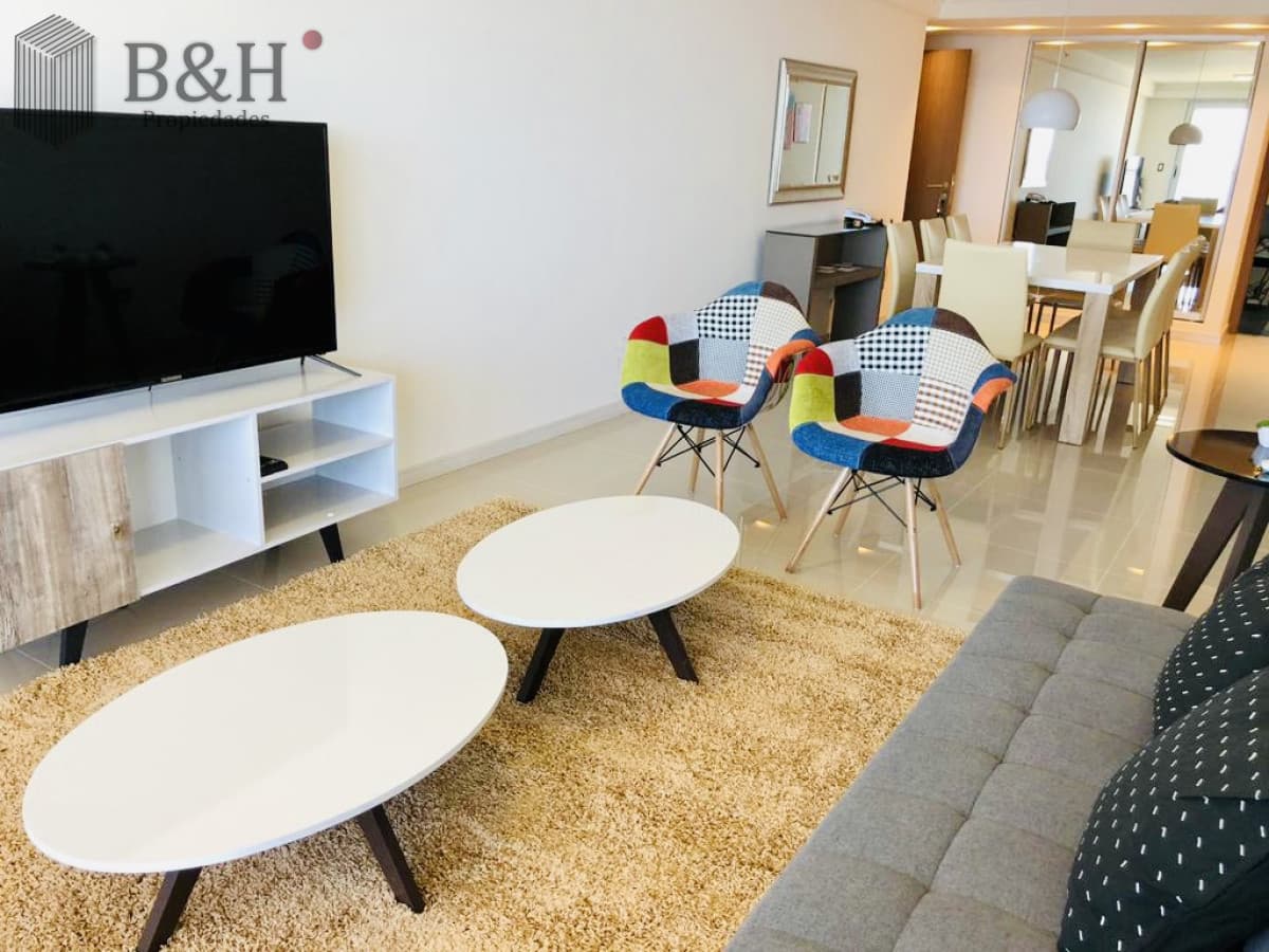 Venta y Alquiler temporario de apartamento de dos dormitorios con parrillero de uso exclusivo, Playa Brava, Punta del Este