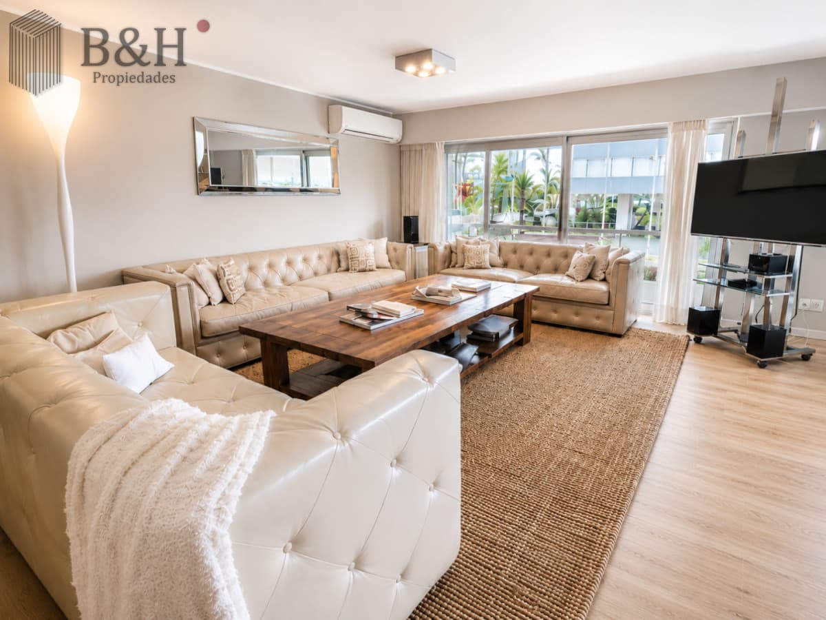 Espectacular Apartamento de 3 Dormitorios en Península de Punta del Este. En Venta y Alquiler Anual