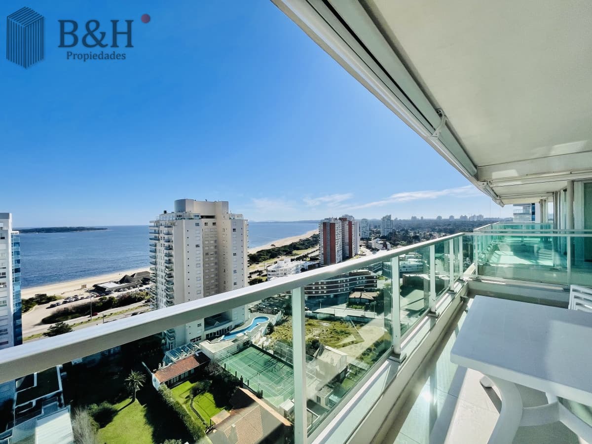 Apartamento con Vista al Mar de 2 Dormitorios a Una Cuadra de la Playa, Punta del Este