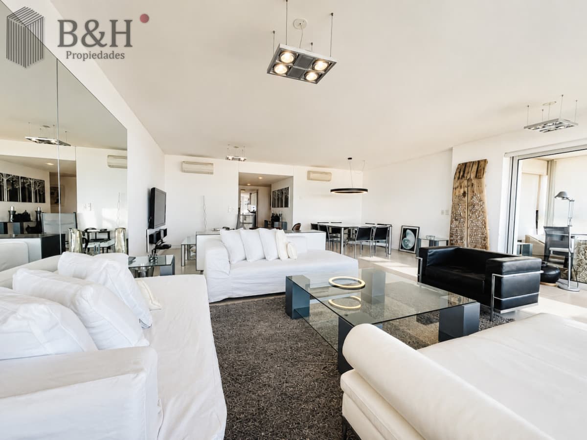 Venta y alquiler de departamento esquinero de tres dormitorios mas dependencia de servicio, Torre LE PARC, playa Brava. Punta del Este