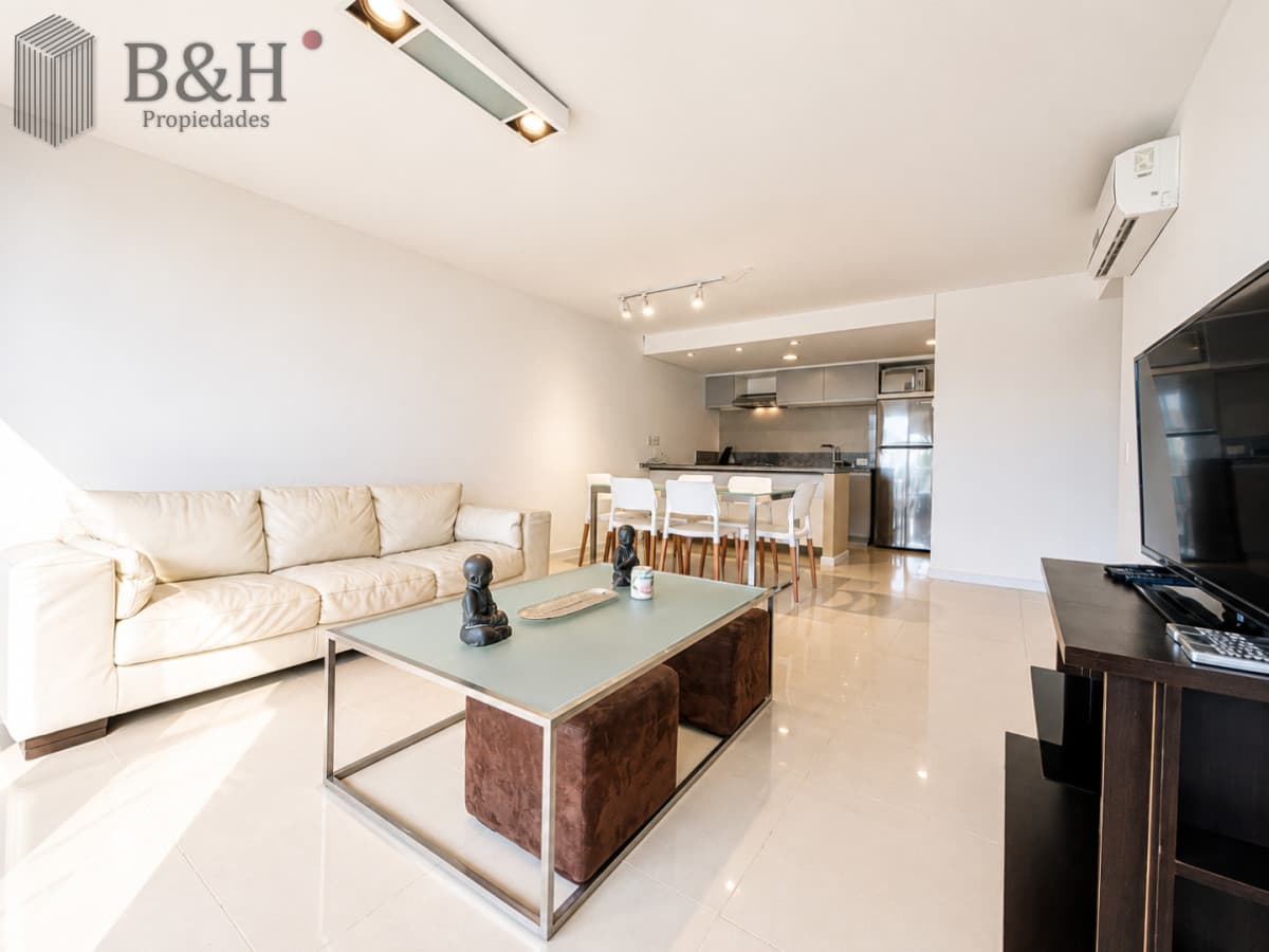 Moderno Apartamento de 2 Dormitorios sobre Roosevelt, a pasos de Playa Brava, en Alquiler Anual