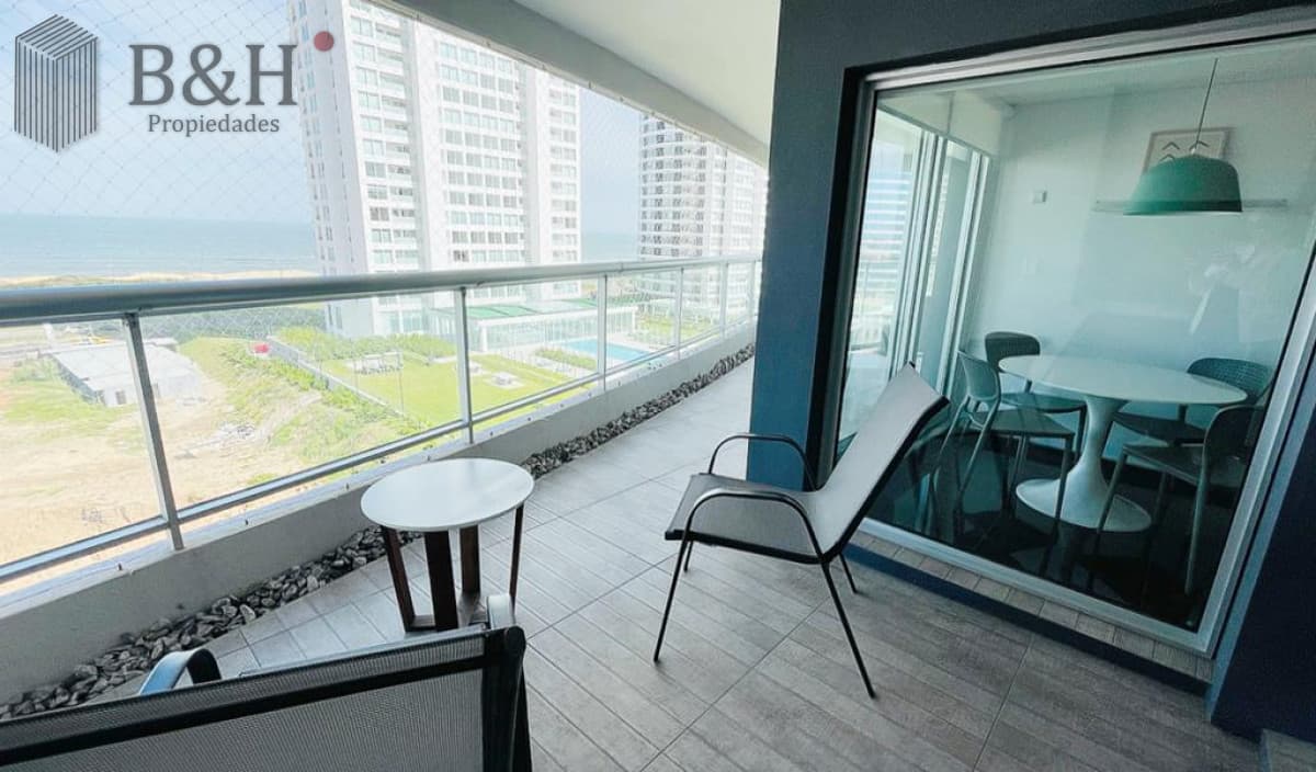 Apartamento de 3 Dormitorios con Parrillero en playa Brava, Punta del Este