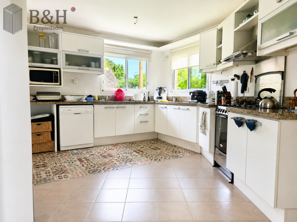 Casa de 5 Suites con Piscina y Parrillero en San Rafael, Punta del Este