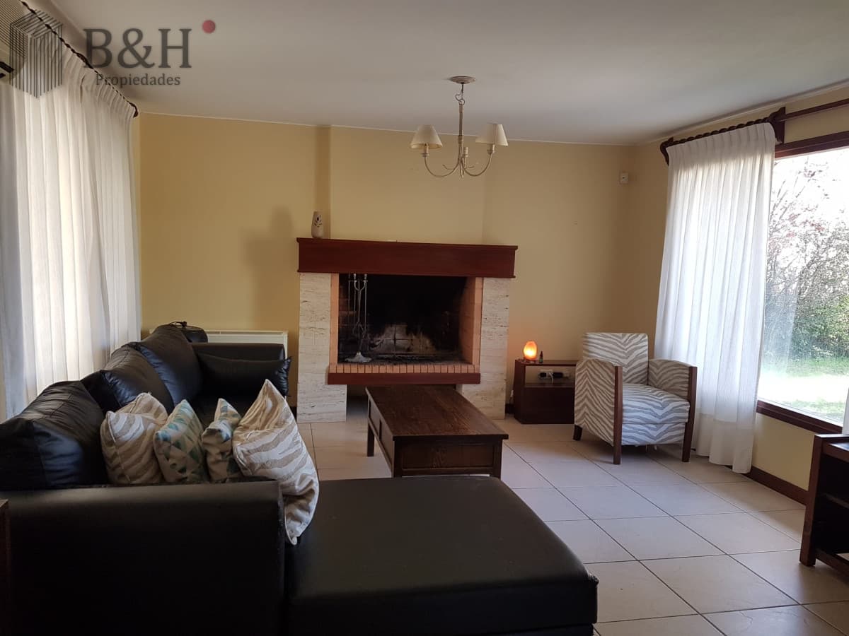 Alquiler temporario de casa de tres dormitorios en barrio Jardines de Córdoba, Punta del Este