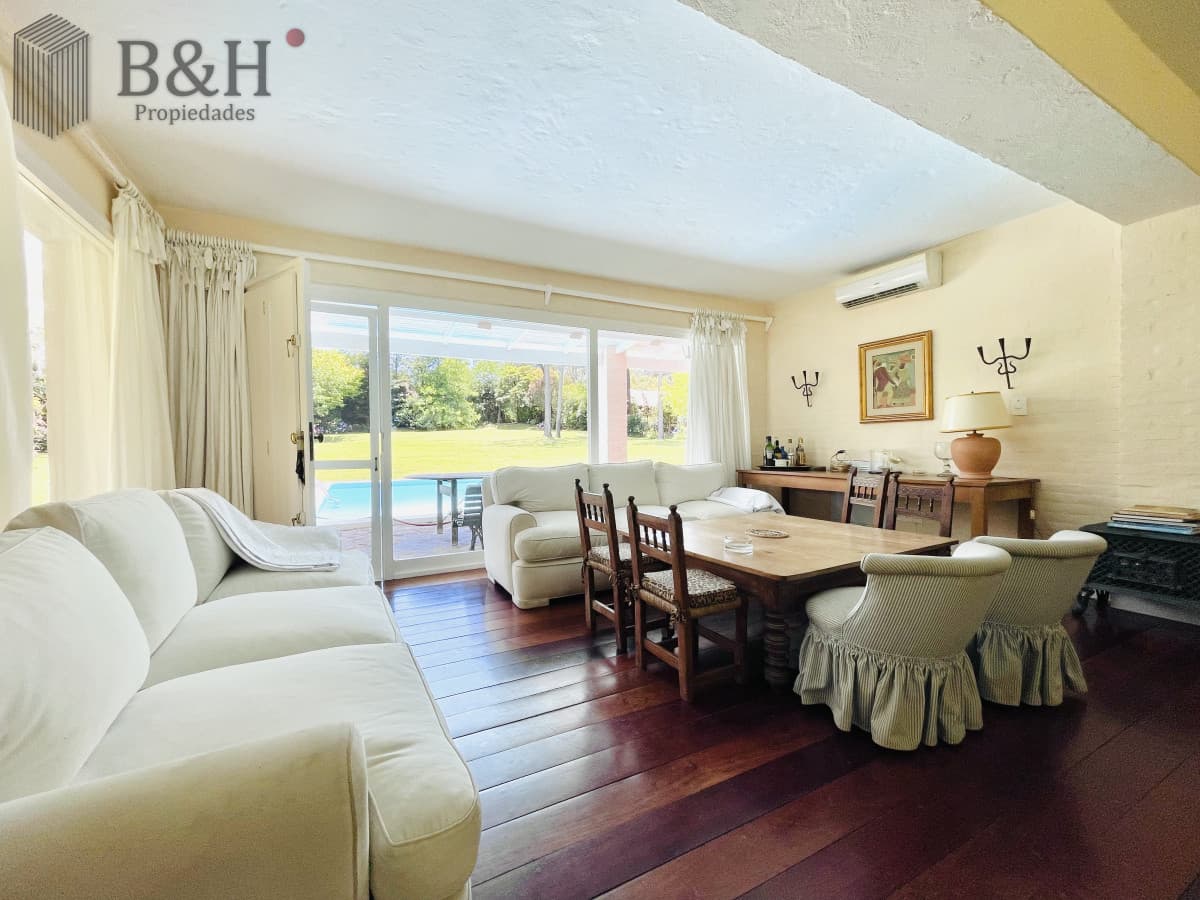 Excelente Casa de 4 Dormitorios en Playa Brava, Punta del Este