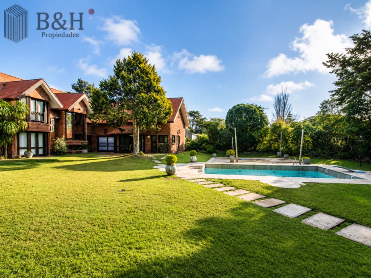 Exclusiva casa en Beverly Hills, Punta del Este, 5 Dormitorios, Piscina, Parrillero y Gran Parque