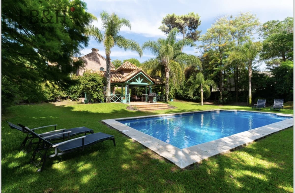 Gran casa en alquiler de temporada 5 dormitorios mas piscina en Montoya