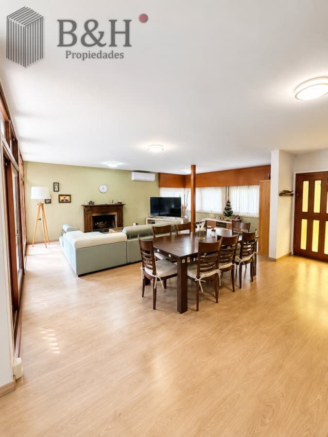 Casa de categoría en Playa Mansa a 800 metros del mar, 5 Dormitorios, Piscina Climatizada y Barbacoa. Punta del Este