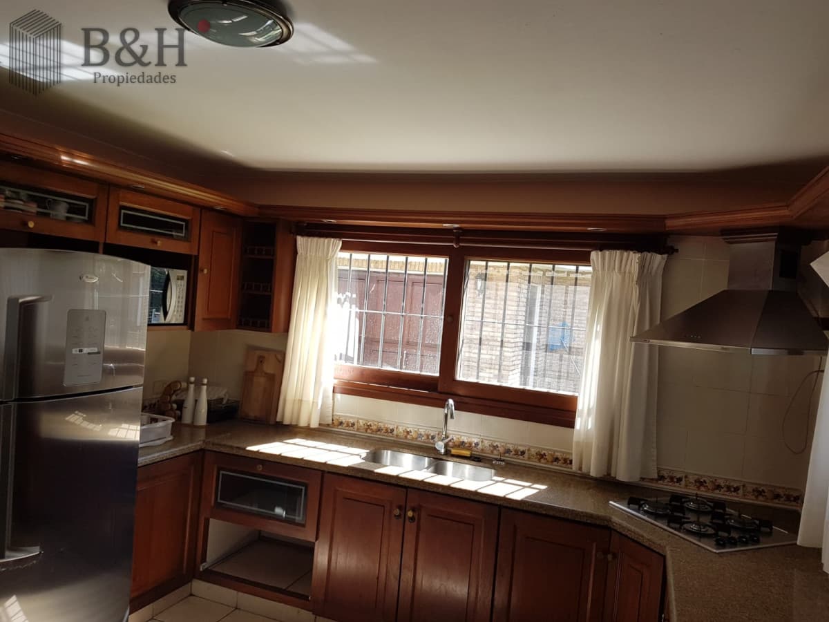 Alquiler temporario de casa de tres dormitorios en barrio Jardines de Córdoba, Punta del Este
