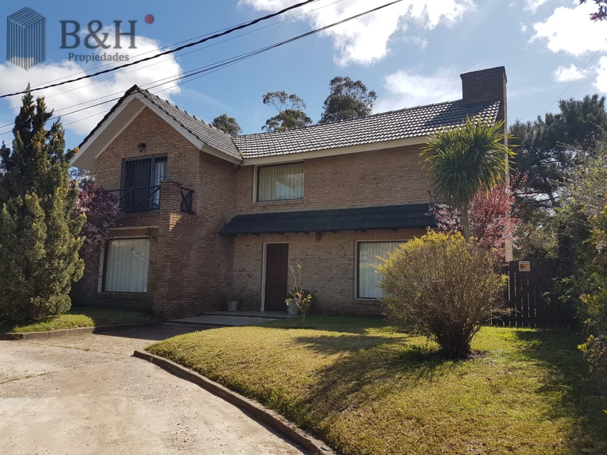 Alquiler temporario de casa de tres dormitorios en barrio Jardines de Córdoba, Punta del Este
