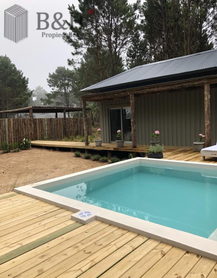 Venta y alquiler temporario de exclusiva casa de cuatro dormitorios mas dependencia en Barrio Pinar del Faro, Jose Ignacio