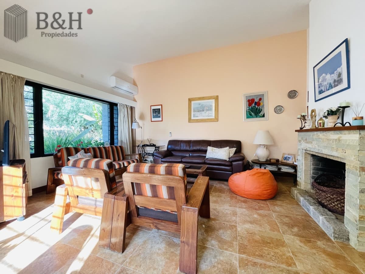 Casa de 3 Dormitorios y Piscina en Playa Mansa, Punta del Este