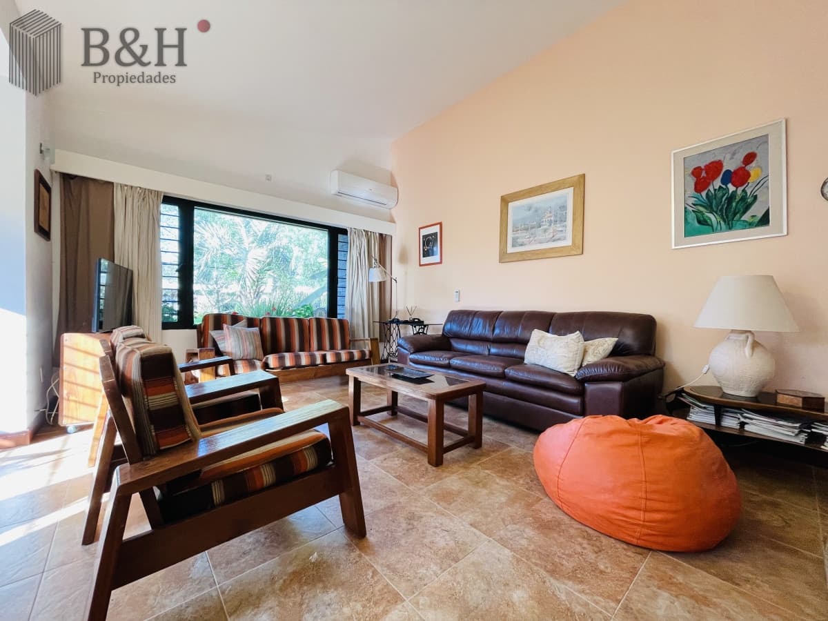 Casa de 3 Dormitorios y Piscina en Playa Mansa, Punta del Este