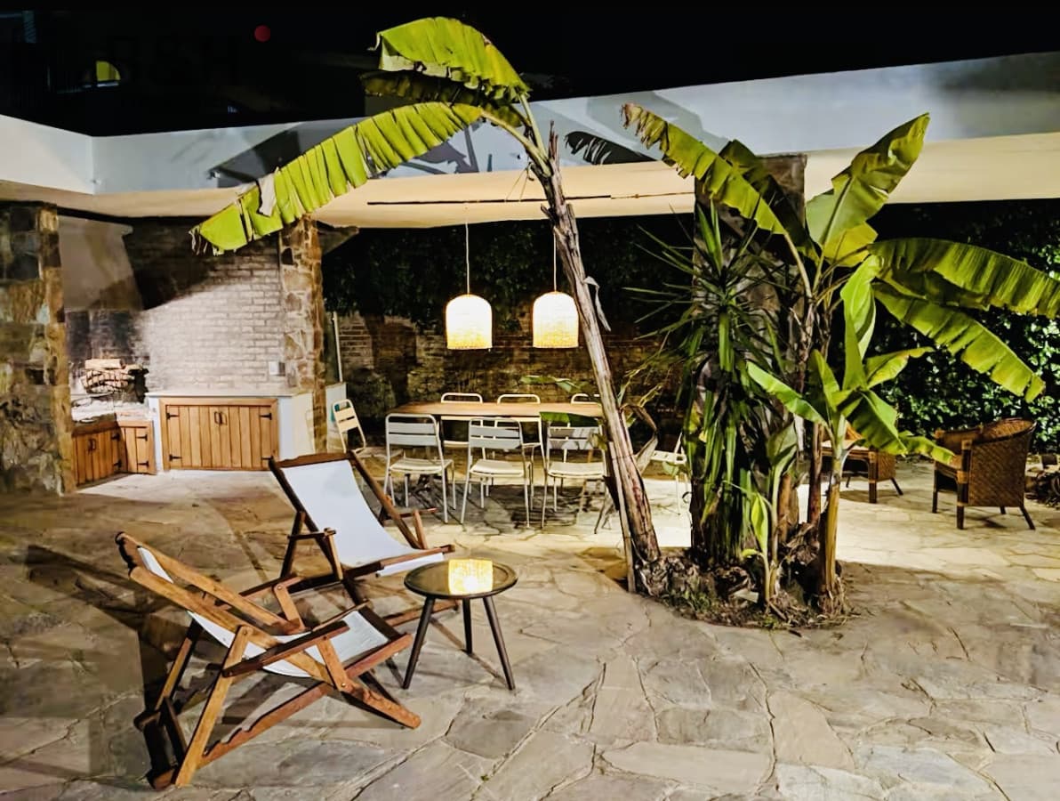 Muy Buena Casa de 3 Dormitorios, Piscina y Parrillero en Playa Mansa, Alquiler de Temporada
