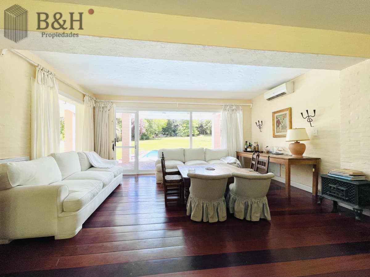 Excelente Casa de 4 Dormitorios en Playa Brava, Punta del Este