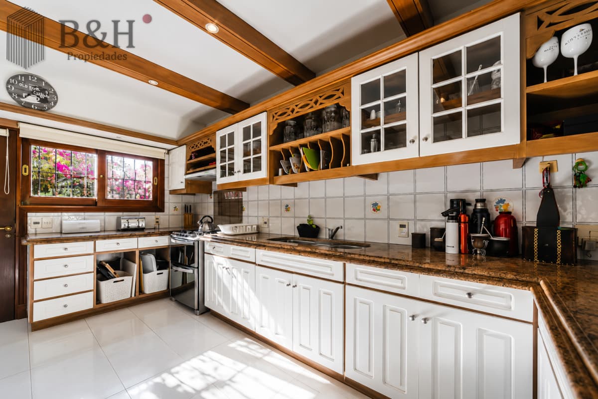 Exclusiva casa en Beverly Hills, Punta del Este, 5 Dormitorios, Piscina, Parrillero y Gran Parque
