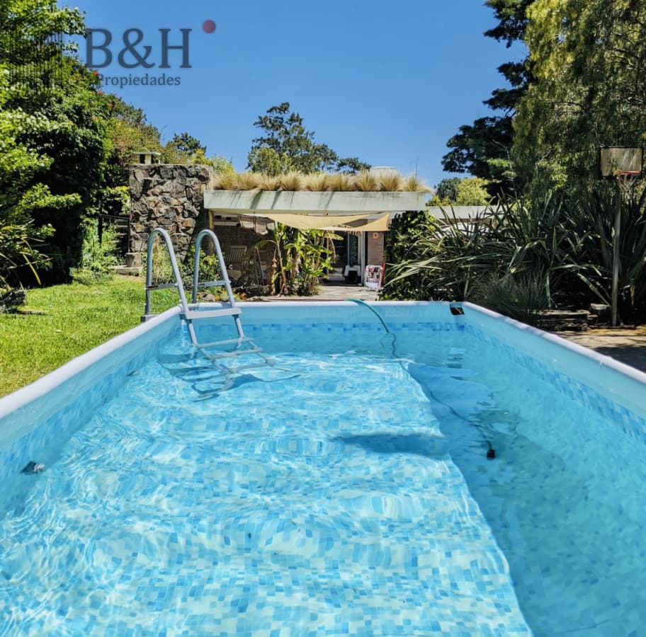 Muy Buena Casa de 3 Dormitorios, Piscina y Parrillero en Playa Mansa, Alquiler de Temporada