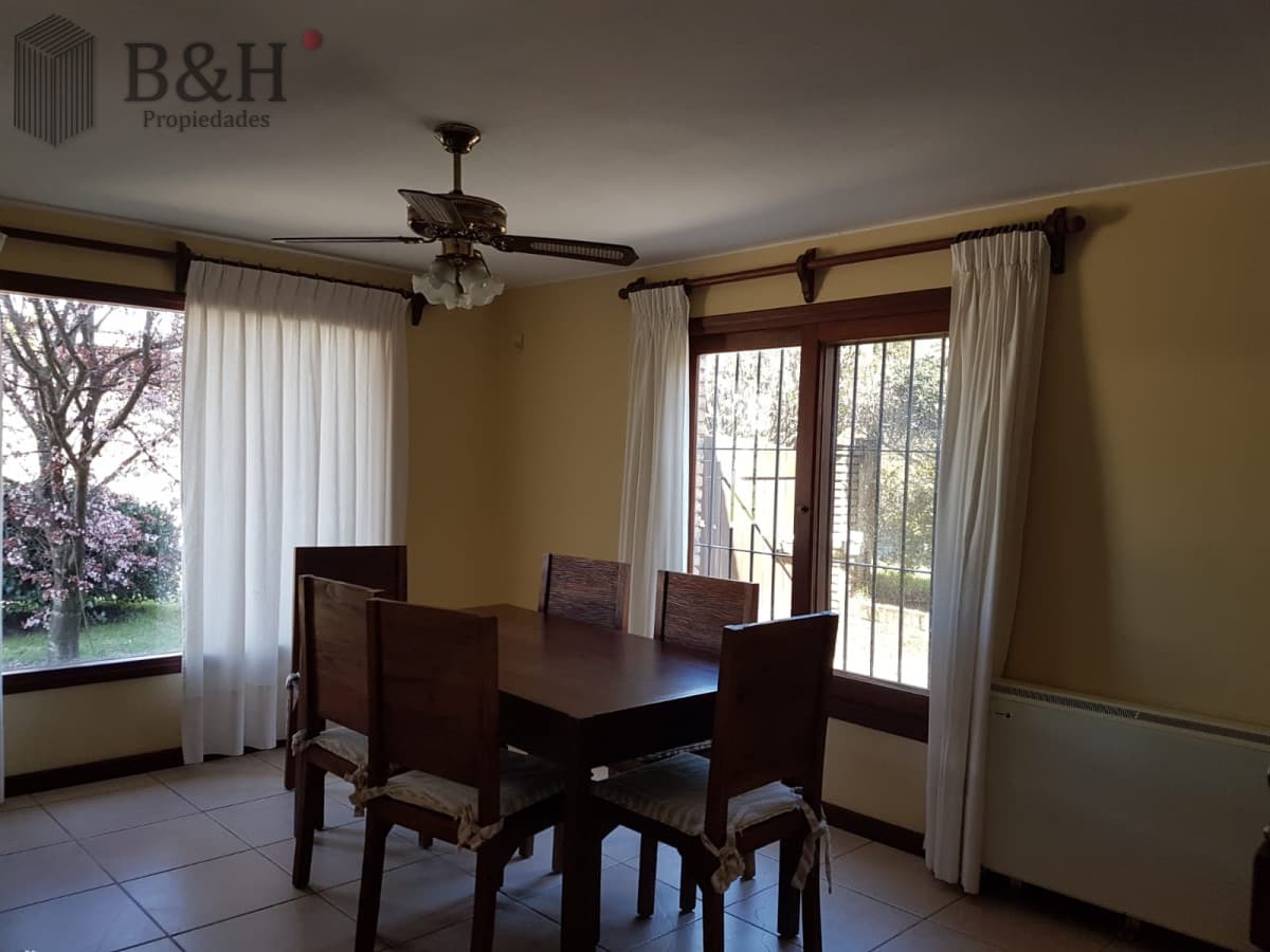Alquiler temporario de casa de tres dormitorios en barrio Jardines de Córdoba, Punta del Este