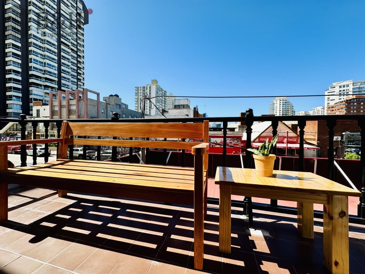 Casa estilo apartamento reciclada a nuevo en la mejor ubicación a pasos de la playa, Península, Brava y Mansa, Punta del Este
