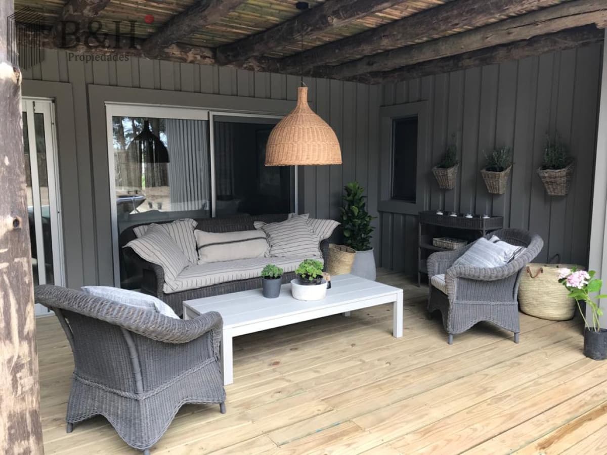 Venta y alquiler temporario de exclusiva casa de cuatro dormitorios mas dependencia en Barrio Pinar del Faro, Jose Ignacio