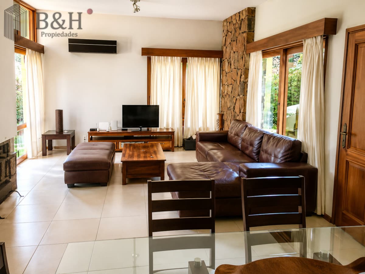 Casa de 4 Dormitorios, Piscina Climatizada y Barbacoa a solo 500 metros del mar