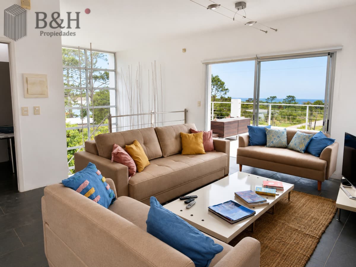 Excelente Casa de 4 Dormitorios y Piscina en Manantiales, Punta del Este