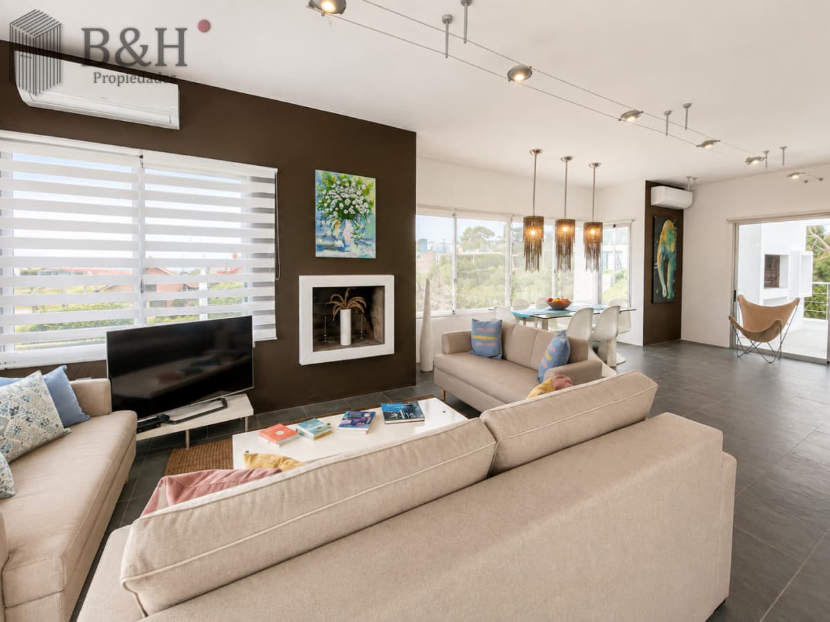 Excelente Casa de 4 Dormitorios y Piscina en Manantiales, Punta del Este