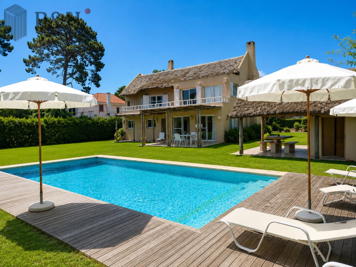 Casa de 5 Suites con Piscina y Parrillero en San Rafael, Punta del Este